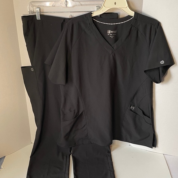 Wonder Wink  123 Women's Size XL Black Scrub Set  Top with Pull On Pants - Picture 1 of 12